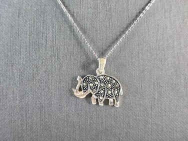 Womens Vintage Estate Sterling Silver Elephant Pendant Necklace