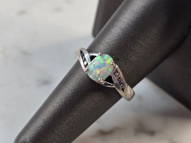 Womens Vintage Estate Sterling Silver Opal Ring
