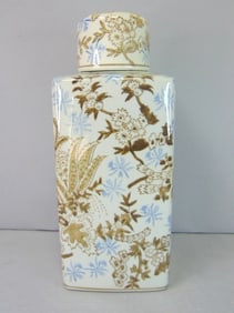 Decorative Chinese Porcelain Floral Ginger Jar