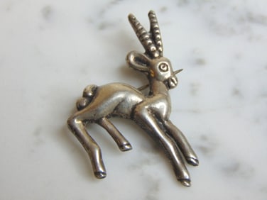 Womens Vintage Estate Sterling Silver Antelope Brooch