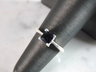 Womens Sterling Silver Ring w/ Sapphire Colored Stone