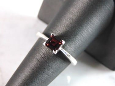 Womens Sterling Silver Ring w/ Garnet Colored Stone