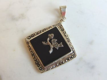 Womens Vintage Estate Sterling Silver Onyx Pendant