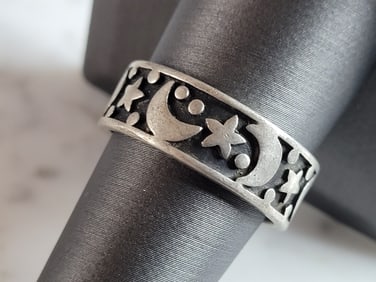 Womens Vintage Estate Sterling Silver Stars & Moon Band Ring