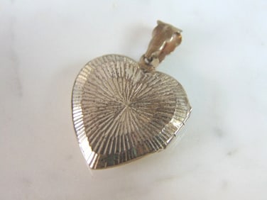 Womens Vintage Estate Sterling Silver Heart Locket