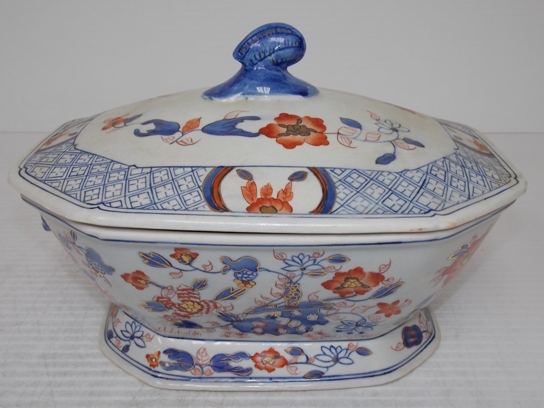 JAPANESE IMARI STYLE IRONSTONE TUREEN SERVING DISH: A JAPANESE IMARI STYLE IRONSTONE TUREEN OR SERVING DISH WITH FISH HEAD HANDLES. PIECE MEASURES ABOUT 15" LONG BY ABOUT 9" TALL BY 9 3/4" WIDE. SHIPPING IS $40 WITHIN THE CONTINENTAL US. ALL OTHER STAT