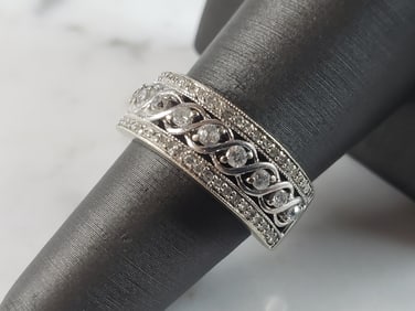 Womens Vintage Estate 10k White Gold Diamond Ring