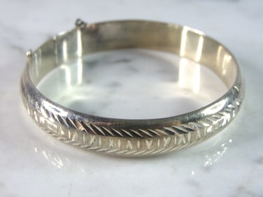 Womens Vintage Estate Sterling Silver Etched Bangle Bracelet