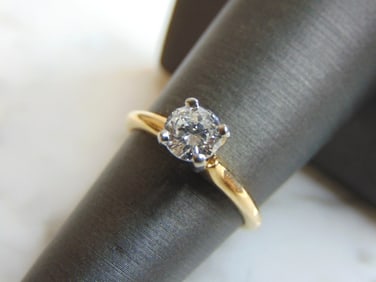 Womens Vintage 14k Gold & Solitaire Diamond Ring
