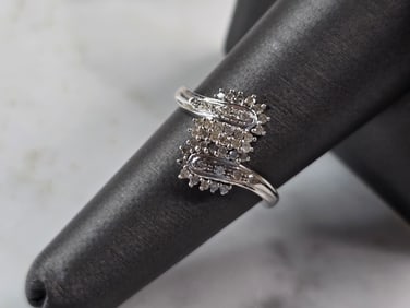 Womens Vintage Estate 10K White Gold Diamond Cluster Ring