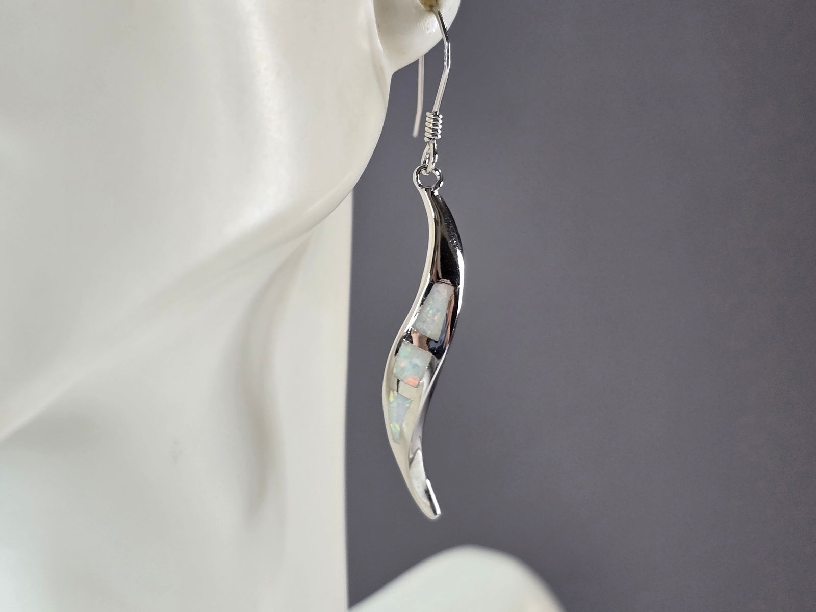 Womens Estate Sterling Silver Modernist Opal Earrings: WOMENS ESTATE STERLING SILVER MODERNIST OPAL COLORED EARRINGS THAT WEIGH 4.2g. EARRINGS MEASURE 1 3/4" LONG BY 1/4" WIDE. NOT SURE IF STONES ARE REAL OR MAN MADE. ANY QUESTIONS, PLEASE DO NOT HESITATE