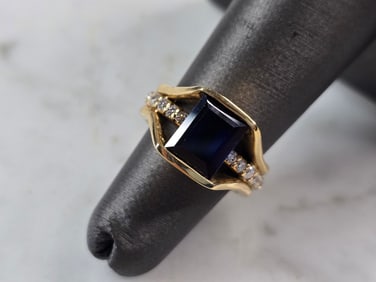 Womens Vintage 14K Gold Sapphire & Diamond Ring