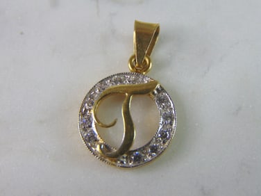 Womens Vintage Estate 18K Yellow Gold Letter T Pendant