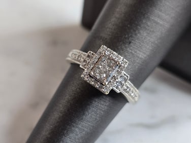 Womens Vintage Estate 10K White Gold Diamond Ring