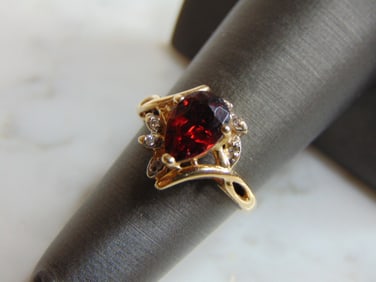 Womens 10k Yellow Gold Garnet & Diamond Ring