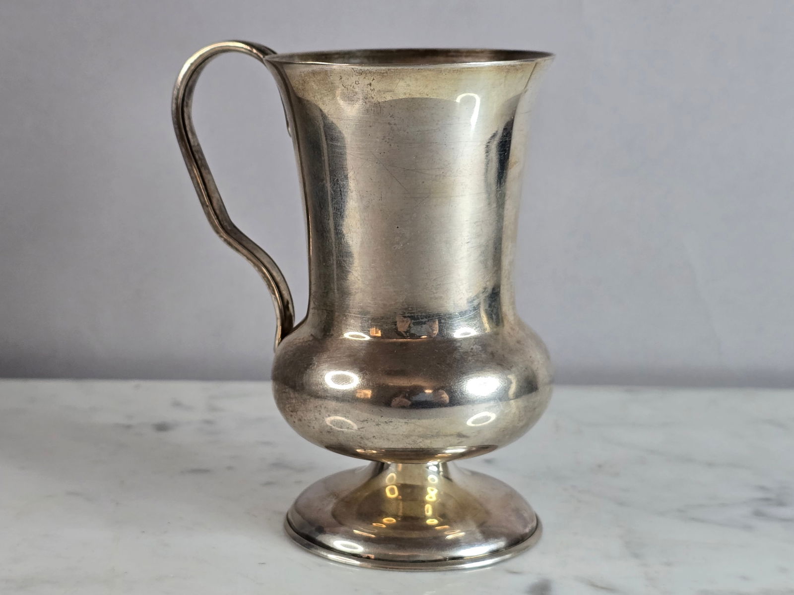 Vintage Jewish Judaica 800 Silver Shabbat Kiddush Cup: This vintage Jewish Judaica 800 silver religious shabbat cup. Piece measures 4 1/4" tall by about 3 1/2" wide, and weighs 152.0g. Does have some minor blemishes, buying as is. Shipping and handling is