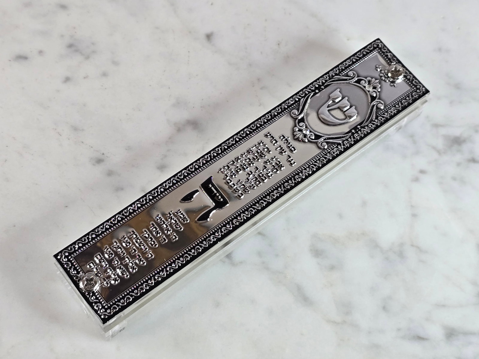 DECORATIVE COLLECTIBLE JEWISH OR JUDAICA MEZUZAH: A DECORATIVE COLLECTIBLE JEWISH OR JUDAICA MEZUZAH THAT MEASURES 5 7/8" LONG BY 1 1/4" WIDE. SHIPPING AND HANDLING IS $9 WITHIN THE CONTINENTAL U.S. ALL OTHER STATES AND COUNTRIES PLEASE CONTACT FOR S
