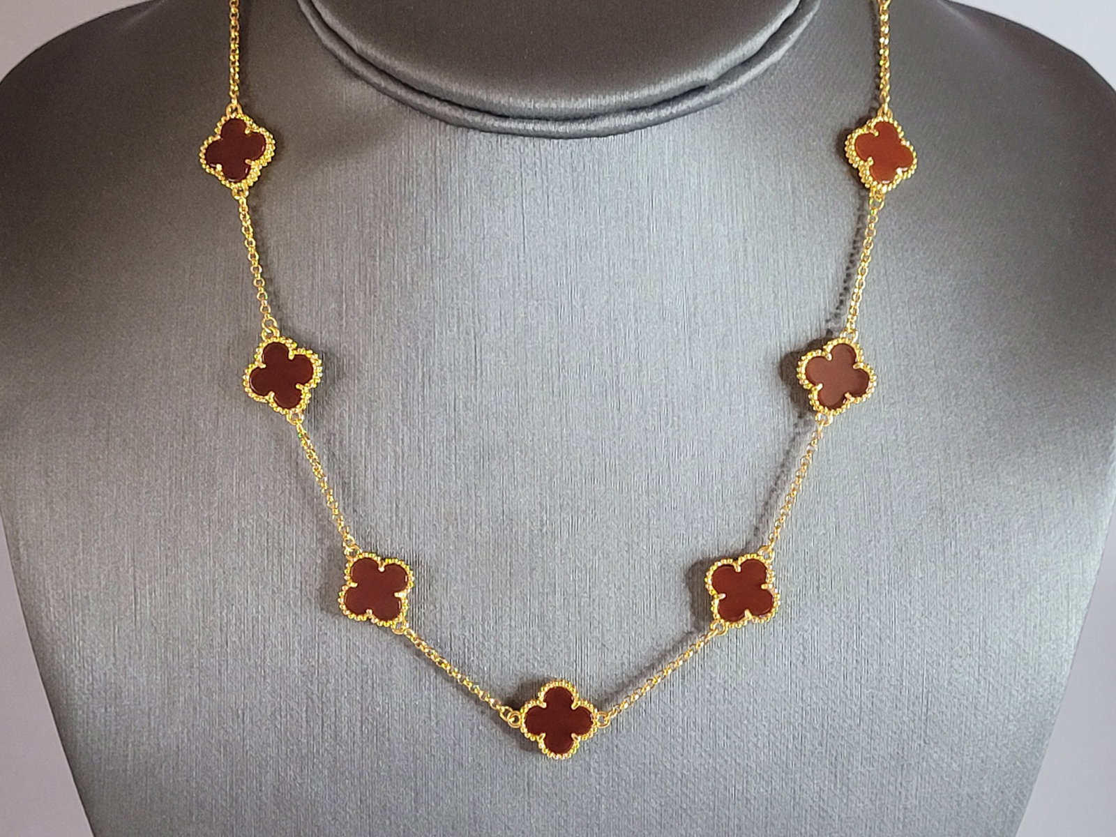 Womens Sterling Silver Gold Tone Necklace: A WOMENS STERLING SILVER GOLD TONE NECKLACE. NOT SURE IF STONES ARE NATURAL OR MAN MADE. NECKLACE MEASURES 17 1/2" LONG BY 1/2" WIDE AND WEIGHS 9.3g. THIS WOULD MAKE A LOVELY GIFT FOR THAT SOMEONE SPE