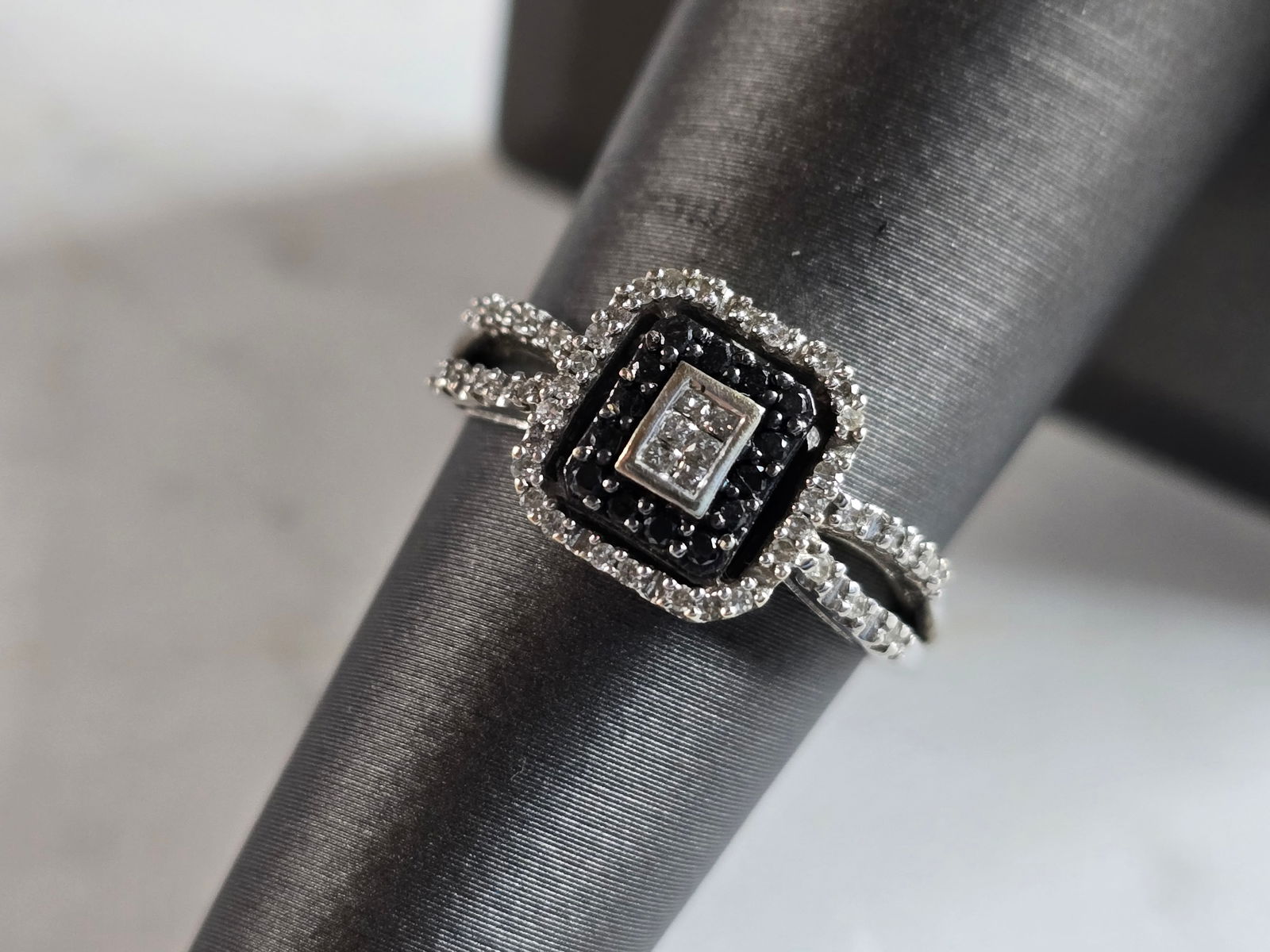 Womens Vintage Estate 14K White Gold Black Diamond Ring (1 of 6)