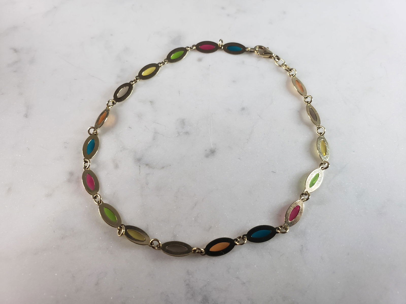 Womens Vintage Estate 14K Yellow Gold Anklet Bracelet: A WOMENS VINTAGE ESTATE 14K YELLOW GOLD ANKLET BRACELET. THE BRACELET MEASURES 9 7/8" LONG FROM THE CLASP BY 3/16" WIDE, AND WEIGHS 4.3g. BRACELET IS MARKED 14K, ITALY. THE STONES ARE FAUX. THIS WOULD