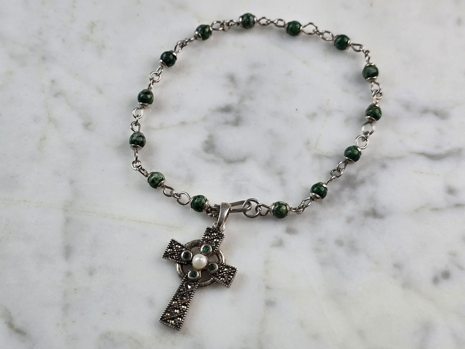 Womens Vintage Solvar Sterling Silver Beaded Celtic Cross Bracelet: A WOMENS VINTAGE ESTATE SOLVAR STERLING SILVER BEADED CELTIC CROSS BRACELET. THE BRACELET WEIGHS 6.8g AND MEASURES ABOUT 7 3/4" LONG. THE CROSS MEASURES 1 1/4" BY 3/4". ANY QUESTIONS PLEASE DO NOT HES