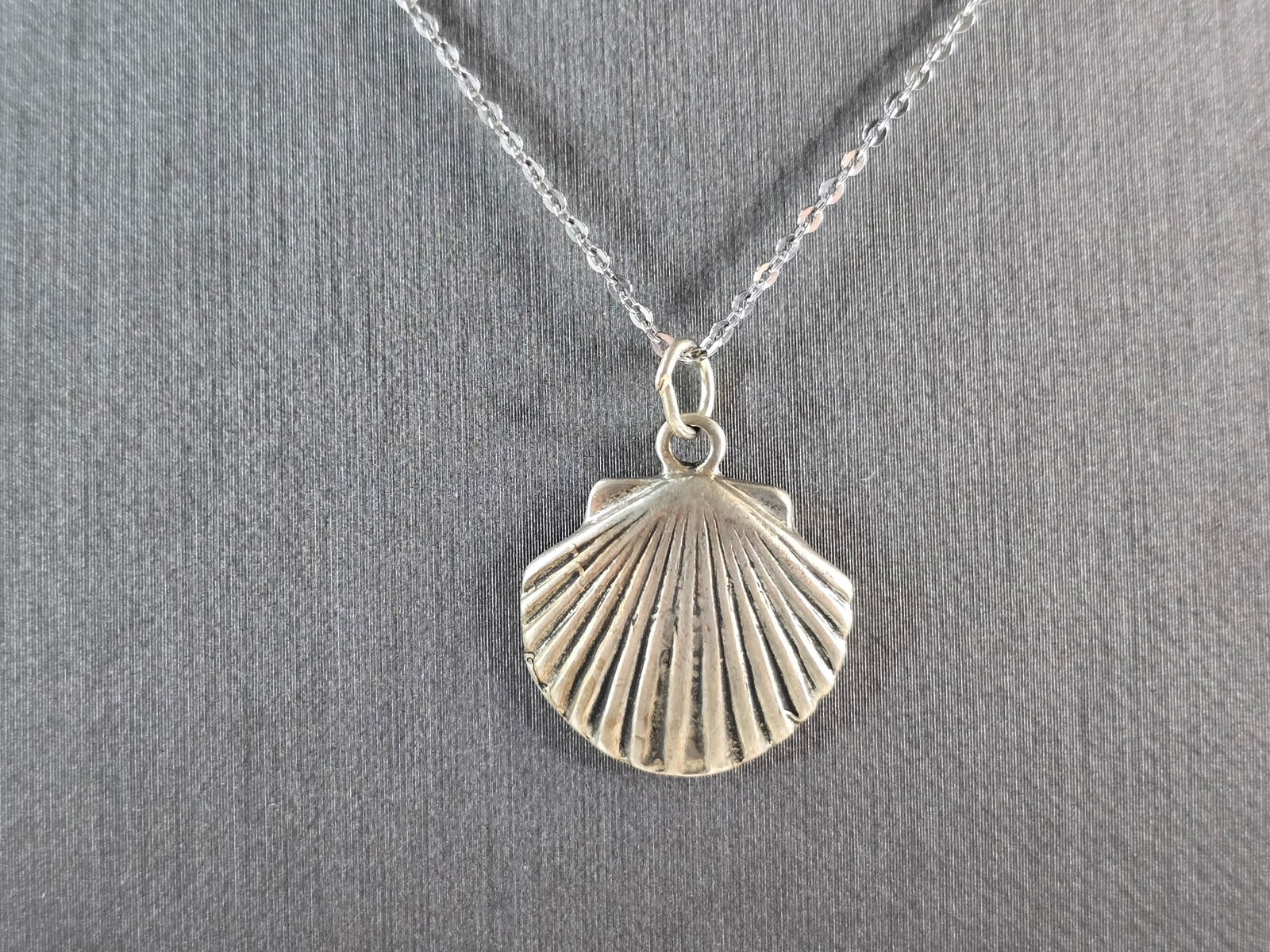Womens Vintage Estate Sterling Necklace W/ Silver Seashell Pendant (1 of 4)