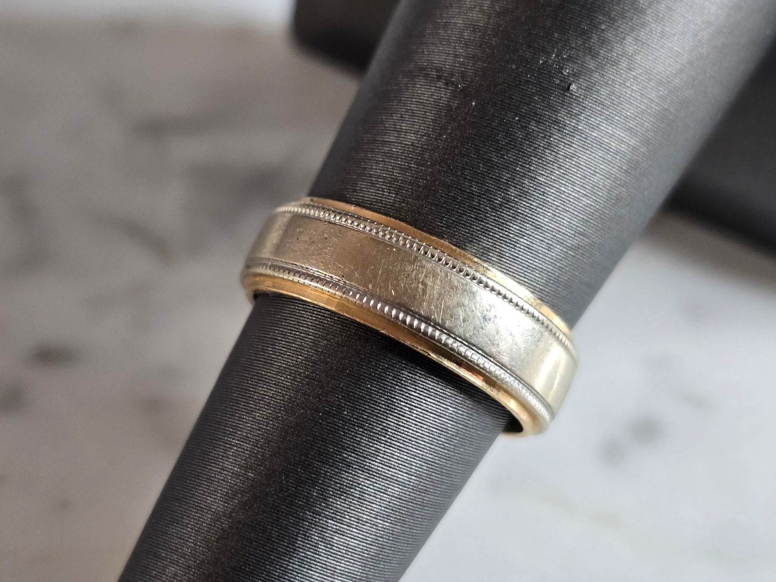 Womens Vintage Estate 14k Gold Novell Wedding Band Ring (1 of 3)