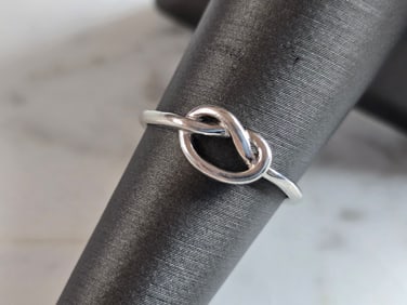 Womens Vintage Estate Sterling Silver Lovers Knot Ring