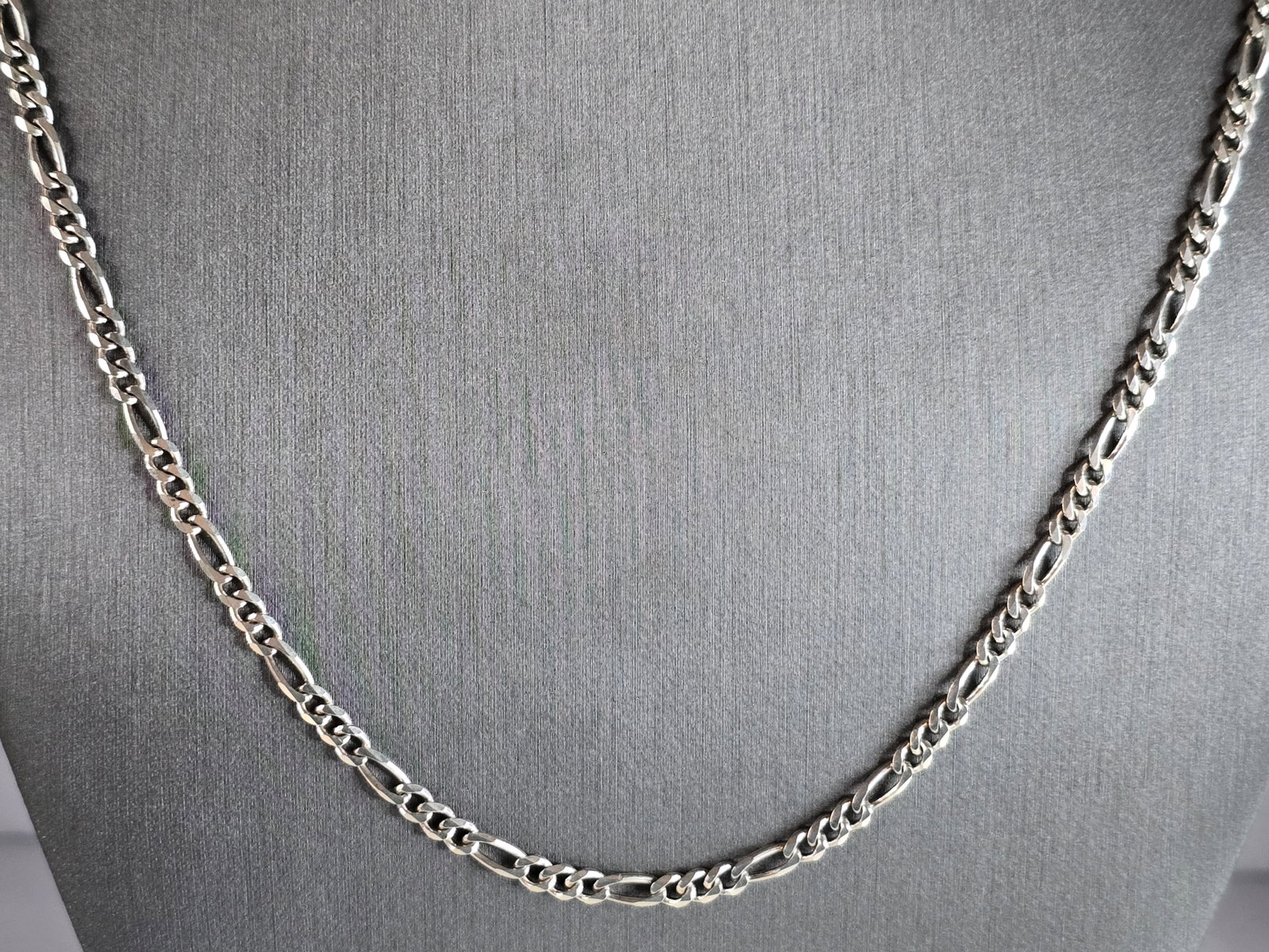 Vintage Estate Sterling Silver Italian Chain Link Necklace: A VINTAGE ESTATE STERLING SILVER CHAIN LINK NECKLACE STAMPED ITALY. THE TOTAL WEIGHT IS 14.0g. THE NECKLACE MEASURES 24 1/2" LONG, BY 1/8" WIDE. MAKES A GREAT GIFT FOR THAT SPECIAL SOMEONE. ANY QUESTI
