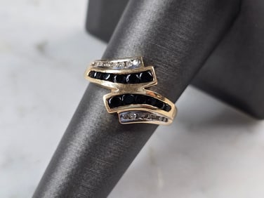 Womens Vintage Estate 10K Gold Onyx Diamond Ring