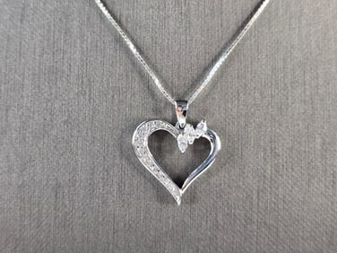 Womens Vintage Estate Sterling Silver CZ Heart Pendant Necklace