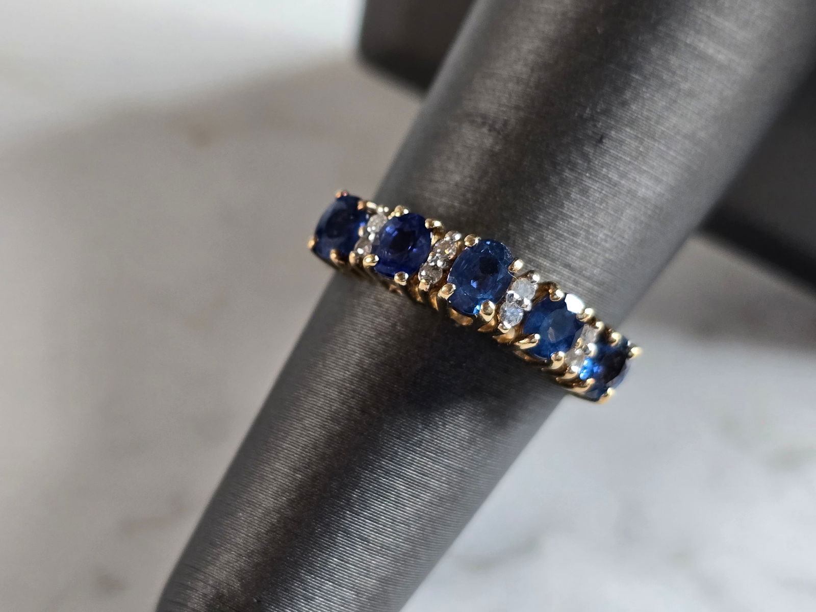 Womens Vintage Estate 14k Yellow Gold Diamond Spinel Ring: A WOMENS VINTAGE ESTATE 14K YELLOW GOLD DIAMOND & SPINEL RING. THE RING WEIGHS 2.8g AND IS A SIZE 6.25. THE WIDTH OF THE RING IS 3/16". RING IS MARKED "14K". STONE TESTED AS SPINEL. NOT SURE IF NATURA