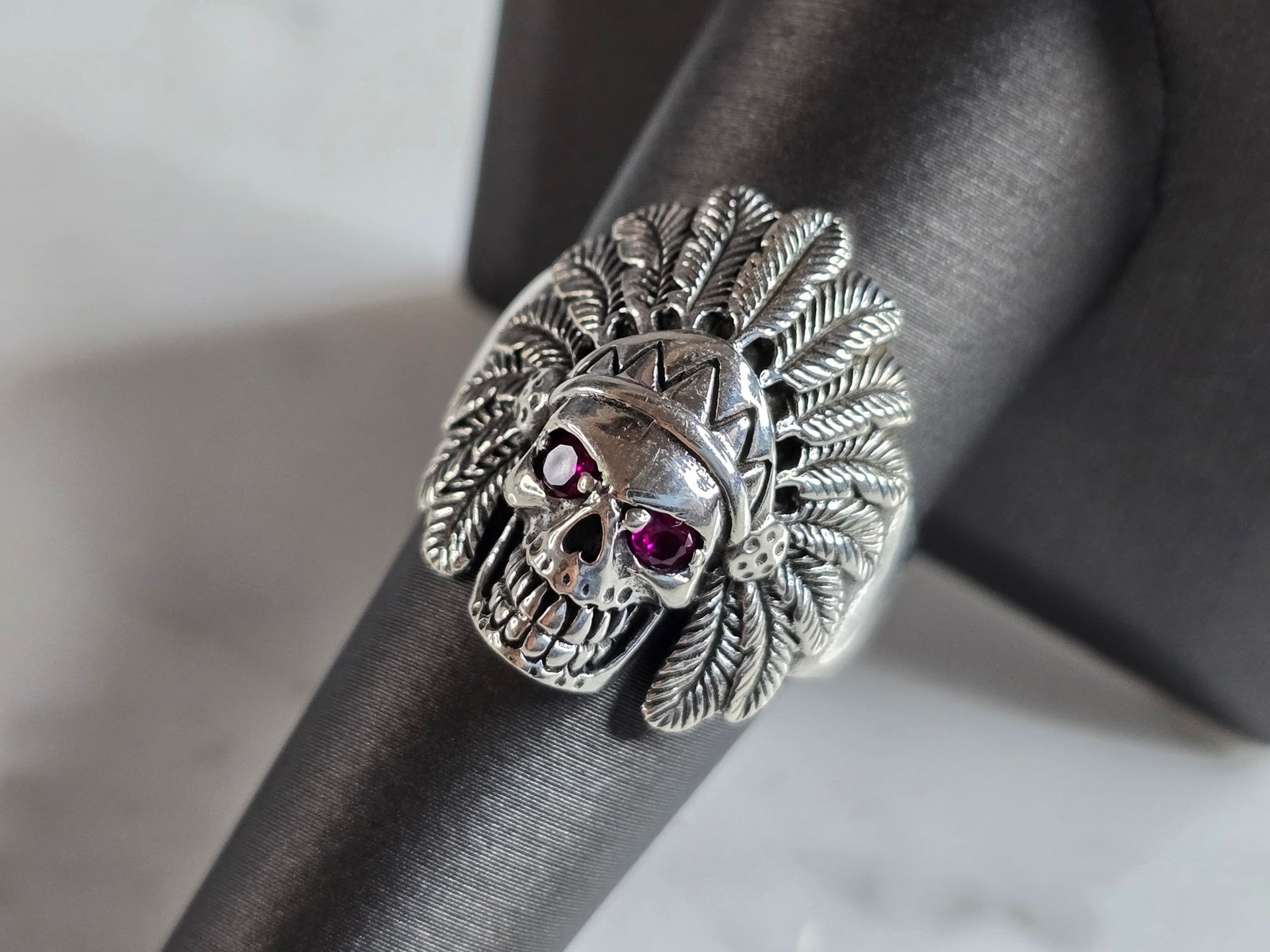 Mens Estate Sterling Silver Chief Head Skull Gothic Ring (1 of 5)