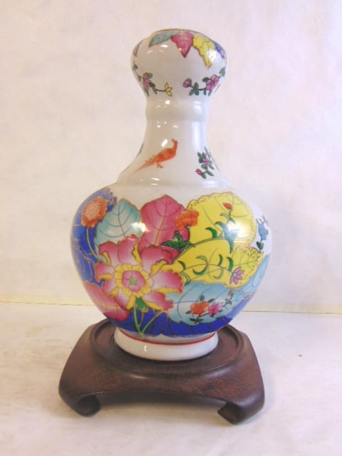 VINTAGE CHINESE PORCELAIN FLORAL PHOENIX VASE: A BEAUTIFUL VINTAGE CHINESE PORCELAIN FLORAL PHOENIX VASE THAT MEASURES . THE PIECE MEASURES 12 1/4" TALL BY 8" WIDE. CONDITION OF THE VASE IS GREAT BUT IT DOES HAVE A LITTLE NOTCH ON THE BASE THAT