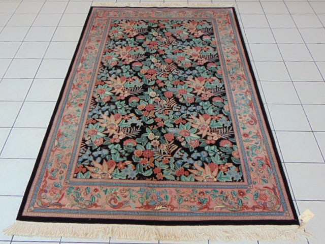 Vintage Estate Decorative Handmade Peking Rug: A BEAUTIFUL VINTAGE ESTATE DEOCRATIVE HANDMADE PEKING RUG THAT MEASURES 6' BY 9' . RUG IS MADE FROM 100% WOOL. NO EXTRA PICTURES WILL BE TAKEN AS IT IS TOO HARD TO GET TO THE RUGS WE ARE SORRY,