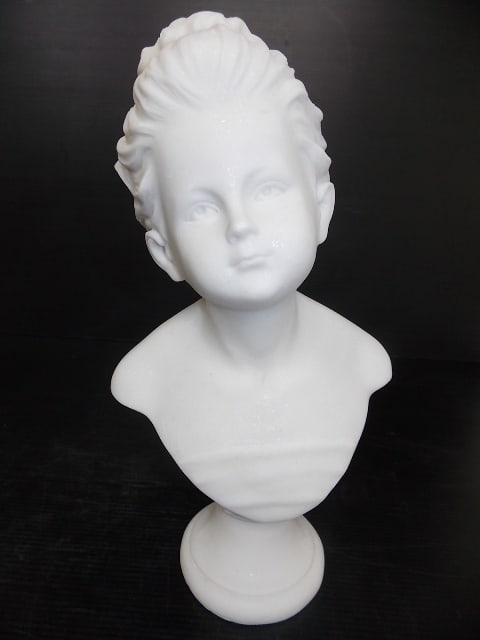 VICTORIAN BUST STATUE OF LITTLE GIRL W/ MARBLE FINISH: A DECORATIVE AND HIGH QUALITY VICTORIAN BUST STATUE OF A LITTLE GIRL . THE STATUE STANDS 12 1/2" TALL BY 6 1/2" WIDE. STATUE IS MADE OF RESIN WITH A MARBLE FINISH. GREAT PIECE TO ADD TO THAT VICTORIAN