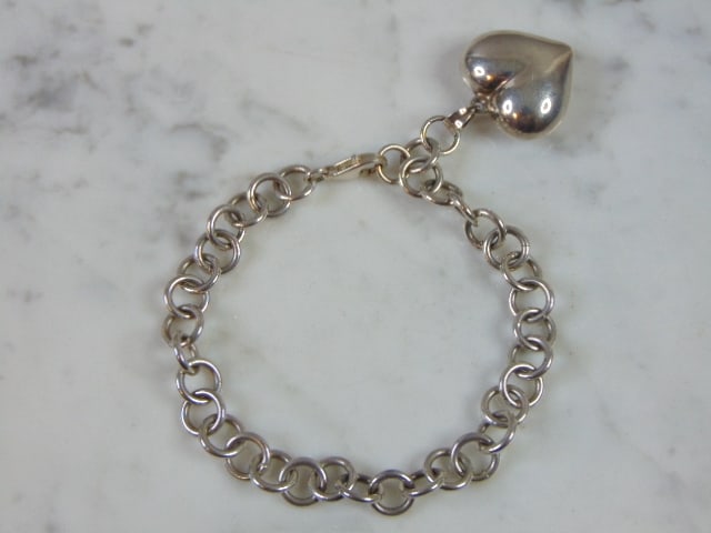 Womens Vintage Estate Sterling Silver Charm Bracelet: A LOVELY VINTAGE STERLING SILVER CHARM BRACELET THAT WEIGHS 21.9g AND MEASURES 8 1/4" LONG BY 3/8" WIDE AND THE HEART CHARM MEASURES 1 1/4" LONG BY 1" WIDE. ANY QUESTIONS PLEASE DO NOT HESITATE TO ASK