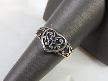 Womens Vintage Estate Sterling Silver Heart Ring