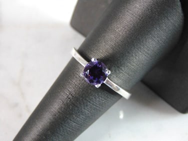 Womens Vintage Estate Sterling Silver Amethyst Ring