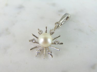Womens 14k White Gold Diamond Pearl Snowflake Pendant
