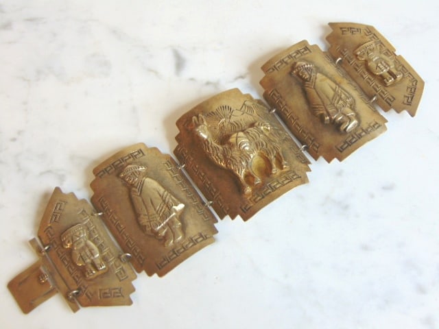 Womens Vintage Estate Sterling Silver Peruvian Bracelet: FOR SALE IS A LOVELY VINTAGE ESTATE .900 STERLING SILVER PERUVIAN BRACELET. BRACELET MEASURES 7 1/2" LONG BY 2 1/8" WIDE AND WEIGHS 80.1g. THIS WOULD MAKE A LOVELY GIFT FOR THAT SOMEONE SPECIAL. ANY Q