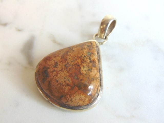 Womens Vintage Estate Sterling Silver Jasper Pendant: FOR SALE IS THIS WOMENS VINTAGE ESTATE .925 STERLING SILVER JASPER PENDANT . NOT SURE IF STONE IS REAL OR MAN MADE. PENDANT WEIGHS 13.8g AND PENDANT MEASURES 1 3/4" LONG BY 1 1/8" WIDE. MAKES A GREAT