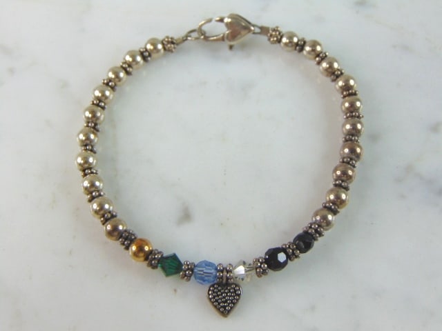 Womens Vintage Estate Sterling Silver Bracelet: FOR SALE IS A LOVELY VINTAGE ESTATE STERLING SILVER BRACELET, THAT WEIGHS 8.3g. THE BRACELET MEASURES 7" LONG BY 1/4" WIDE. ANY QUESTIONS PLEASE DO NOT HESITATE TO ASK. BE SURE TO CHECK OUT SOME OF OU