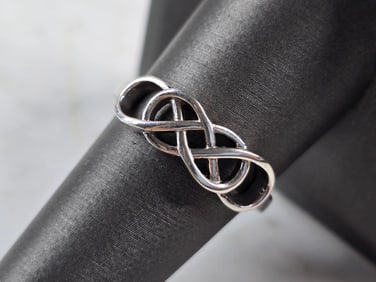 Womens Vintage Estate Sterling Silver Celtic Eternity Knot Ring