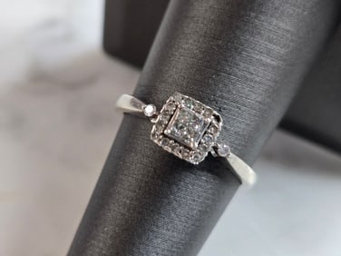 Womens Vintage Estate Sterling Silver Diamond Ring