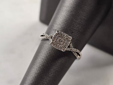 Womens Vintage Estate 10K White Gold Diamond Ring