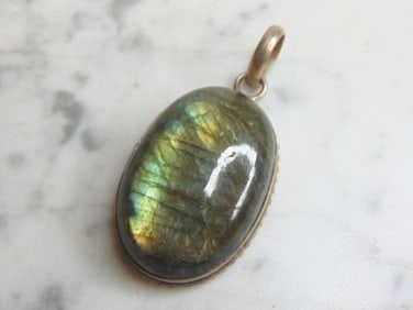 Womens Sterling Silver Labradorite Stone Pendant