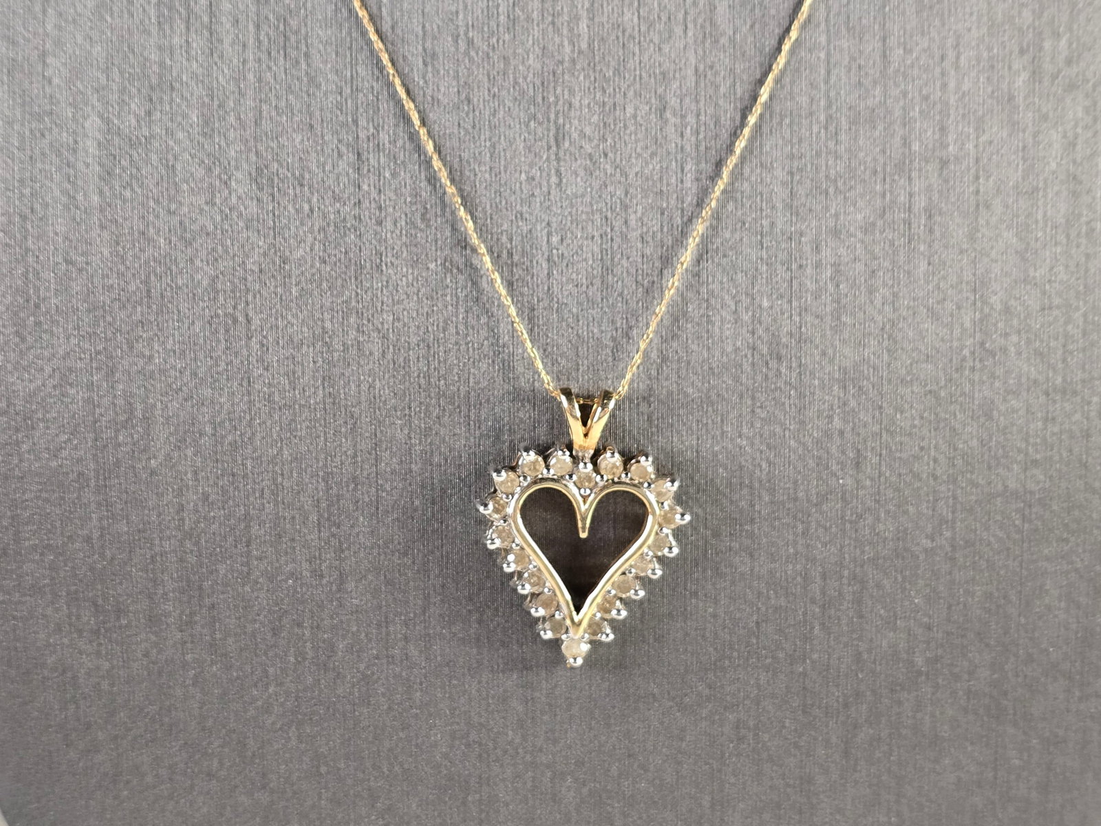 Womens Vintage Estate 10k Gold Necklace w/ Diamond Heart Pendant (1 of 5)