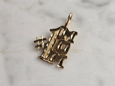 Womens Vintage Estate 14K Yellow Gold #1 MOM Pendant