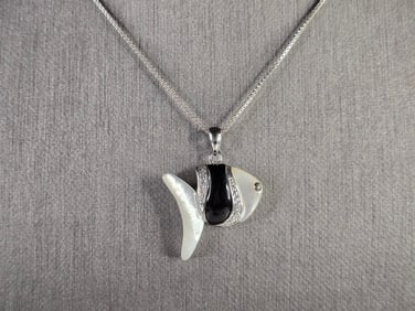 Womens Vintage Estate Sterling Silver Tropical Fish Pendant Necklace